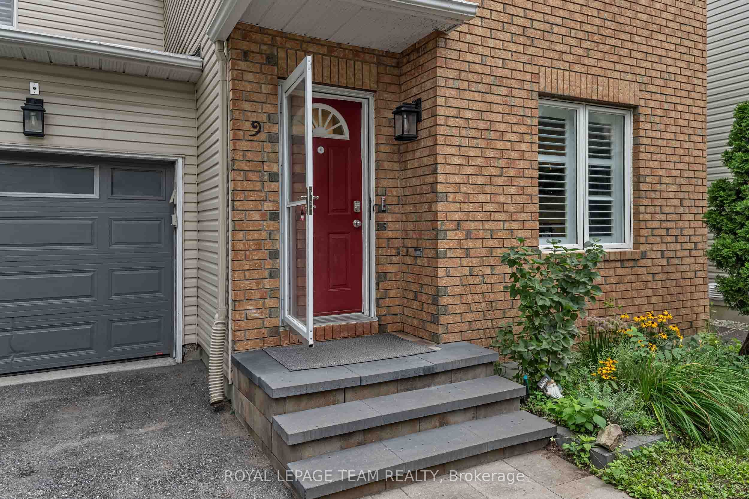 Unit 9 - 583 Tweedsmuir Avenue, Ottawa 4