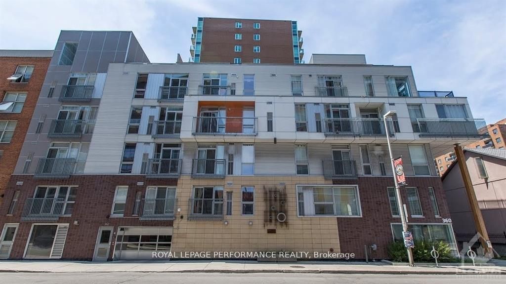 Unit 301 - 360 Cumberland Street, Ottawa 2