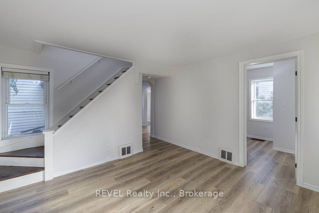 389 Glendale Avenue, St. Catharines 4